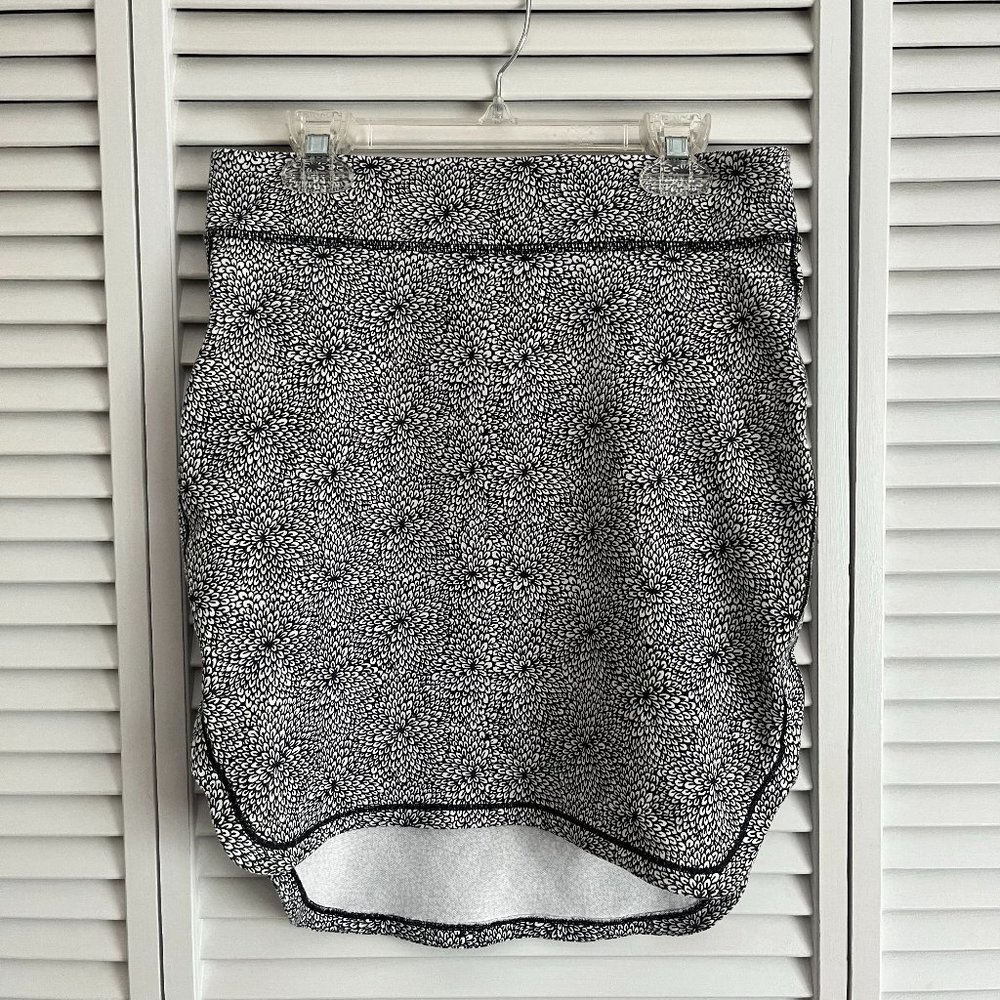 Lululemon City Skirt grey, black & white floral size 4 rare